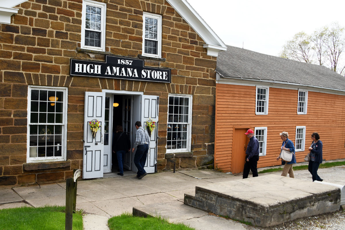 003 J.Conner, A.Larson, A.Loukota, M.Folkerts on their way to an Amana store.JPG